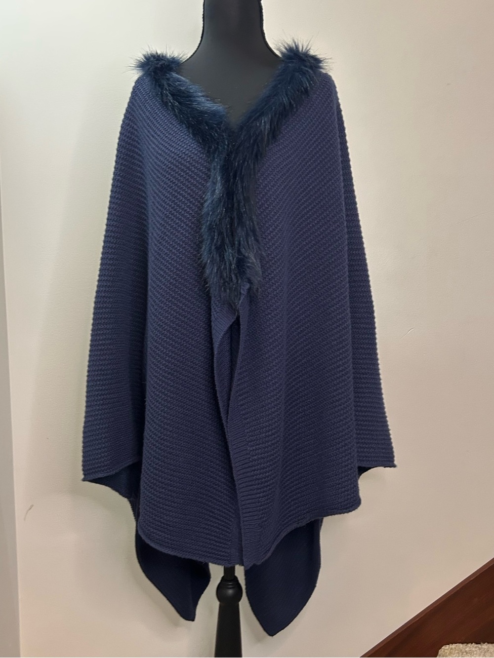 Lilly Pulitzer Rainie Sweater Wrap Navy Knit Faux Fur Trim Cape Poncho One Size